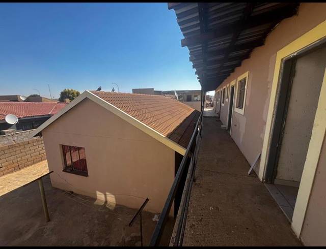 21 BEDROOM HOUSE FOR SALE IN PROTEA SOUTH